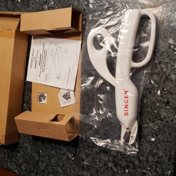 Singer White  Scissors - Picture 3 of 7